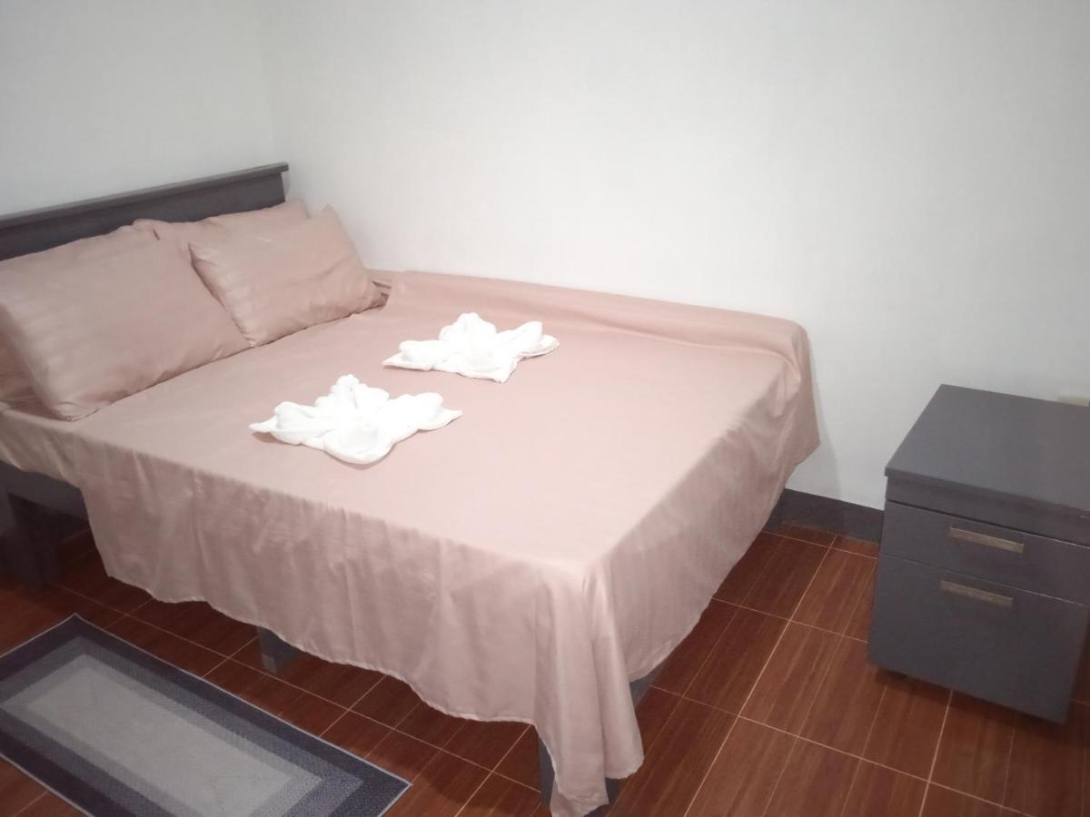 Clarin  Sarah'S Garden Bnb & Spa Bed & Breakfast エクステリア 写真