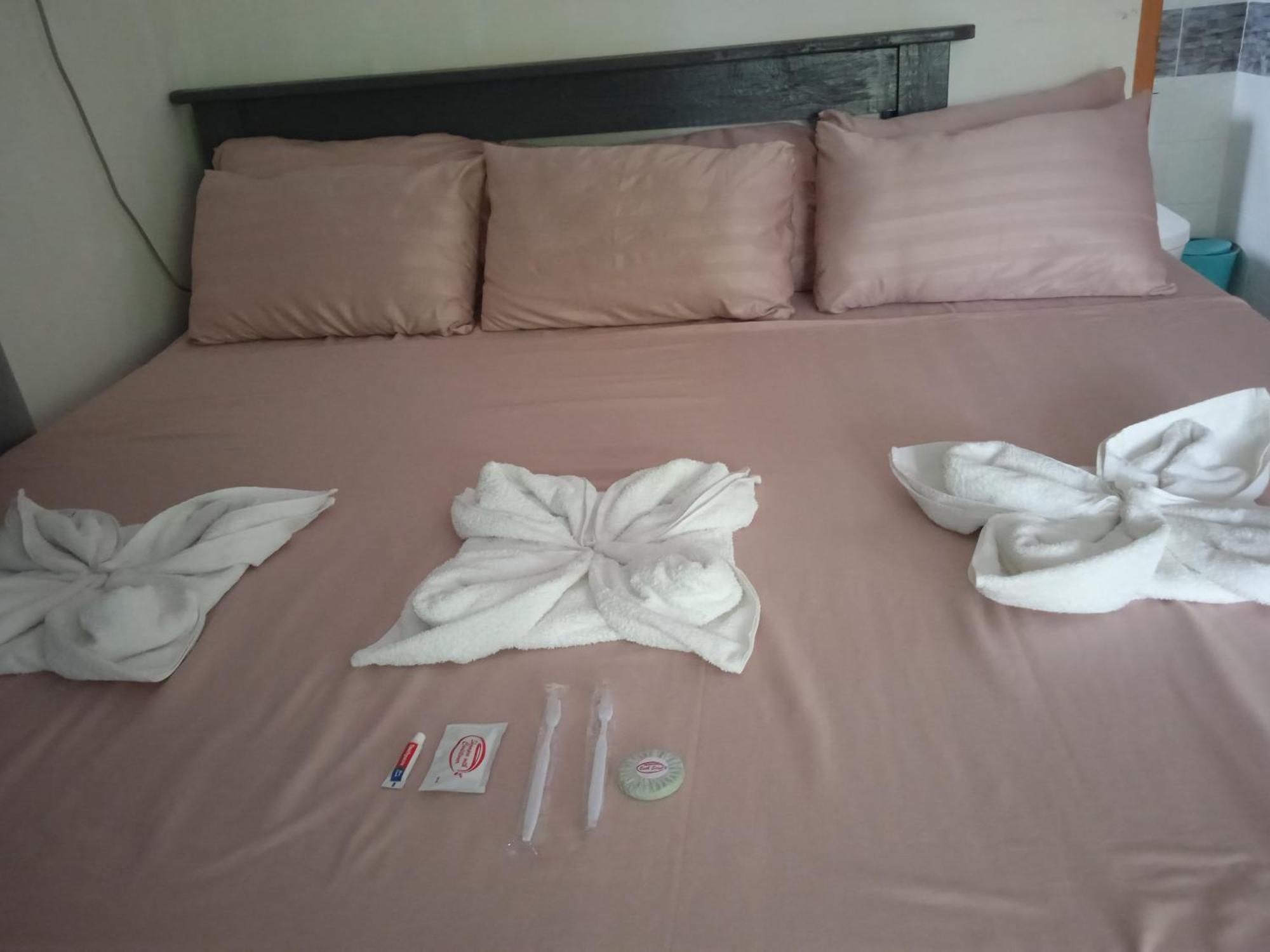 Clarin  Sarah'S Garden Bnb & Spa Bed & Breakfast エクステリア 写真